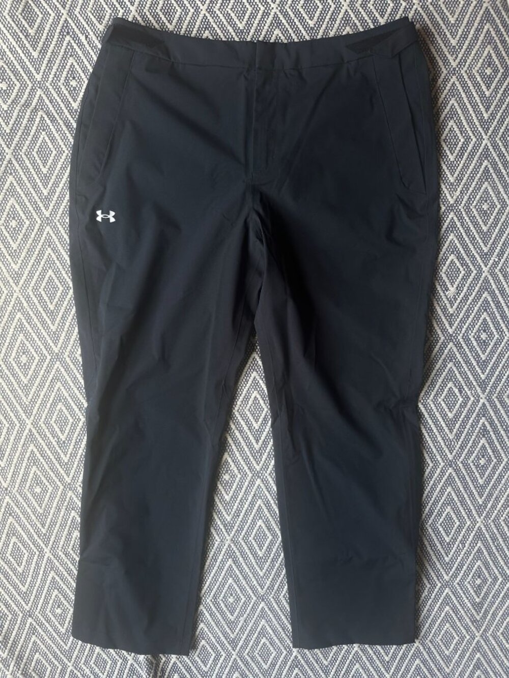 Men's Under Armour loose fit black golf pants adj snap closure on cuff XL
